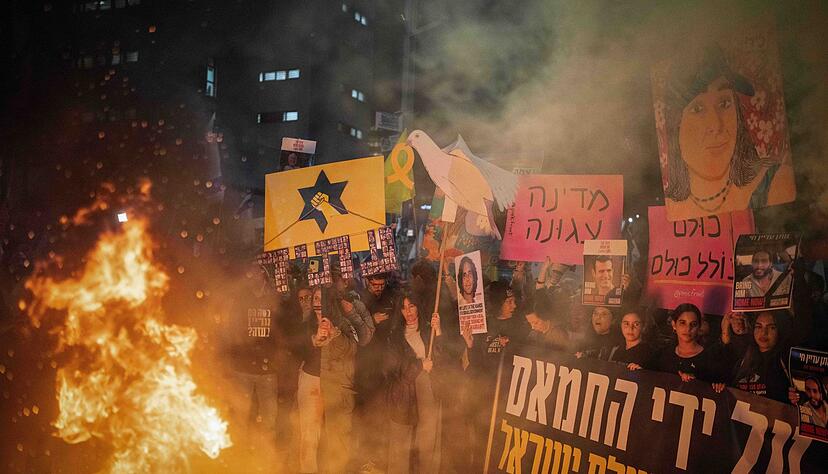 Tausende Menschen demonstrierten in Israel f&uuml;r einen Geisel-Deal und ein Ende des Gaza-Kriegs.