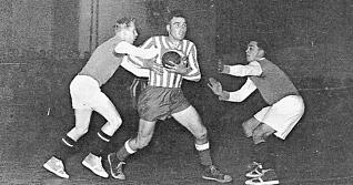 1952 gewannen die Fleiner um Kurt Wieland (li.) und Willi Lutz (re.) die Kreismeisterschaft. Im Finale wurde der TSB Horkheim mit Friedrich K&uuml;hner bezwungen.
Foto: TV Flein