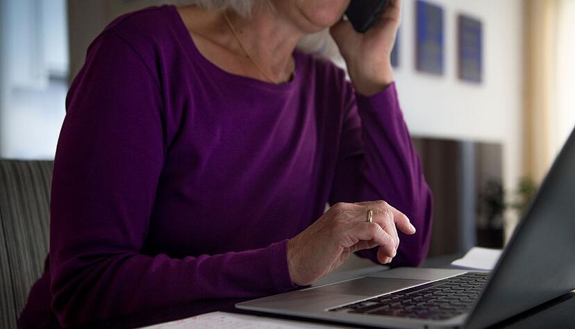 Der neue Inflationsrechner der Deutschen Rentenversicherung zeigt, wie viel die Rente in Zukunft tatsächlich wert ist. Der neue Inflationsrechner der Deutschen Rentenversicherung zeigt, wie viel die Rente in Zukunft tatsächlich wert ist.