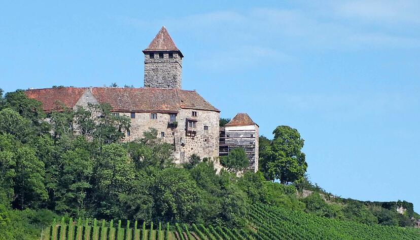 Unterhalb der Stauferburg soll ein Biergarten entstehen. Die Genehmigung dazu hat das Landratsamt Ludwigsburg indes noch nicht erteilt. Unterhalb der Stauferburg soll ein Biergarten entstehen. Die Genehmigung dazu hat das Landratsamt Ludwigsburg indes noch nicht erteilt.