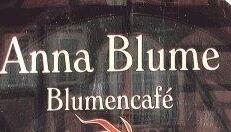 Eine perfekte Bezeichnung für ein Blumencafé. In Bad Wimpfen steht ein Gedicht von Kurt Schwitters Pate für das Café mit einem roten Salon.Fotos: Ulrike Maushake Eine perfekte Bezeichnung für ein Blumencafé. In Bad Wimpfen steht ein Gedicht von Kurt Schwitters Pate für das Café mit einem roten Salon.Fotos: Ulrike Maushake
