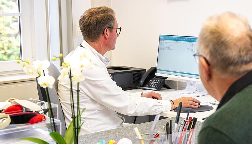 Bauchspeicheldrüsenkrebs wird bei Betroffenen meist erst spät erkannt. Das mittlere Erkrankungsalter von Patienten liegt bei 75 Jahren. Bauchspeicheldrüsenkrebs wird bei Betroffenen meist erst spät erkannt. Das mittlere Erkrankungsalter von Patienten liegt bei 75 Jahren.