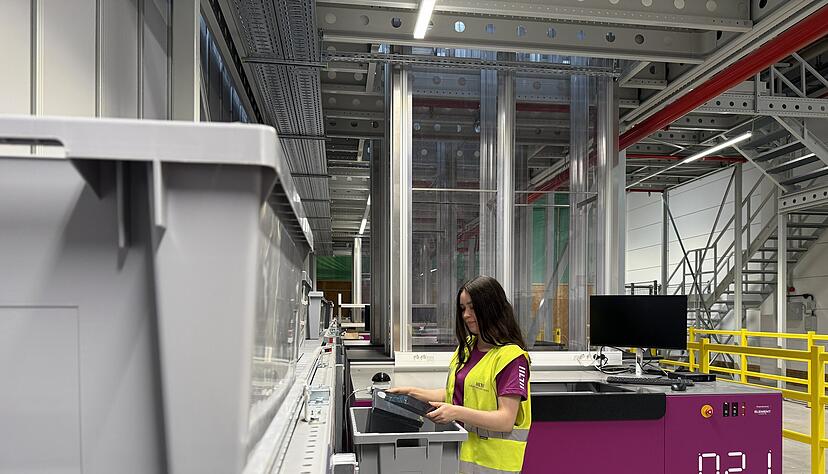 In Blaufelden hat M&uuml;ller Lila in ein hochautomatisiertes Lagersystem investiert.