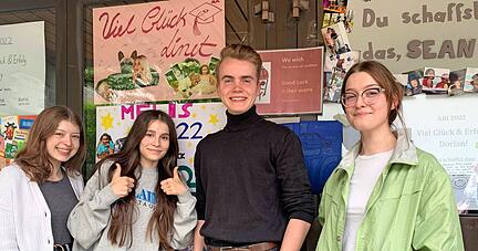 Geschafft! Lea B&ouml;llinger, Hannah Sauter, Philip Quintes und Kim Radecker (von links) vom Weinsberger Justinus-Kerner-Gymnasium sind erleichtert.
Foto: Anja Krezer