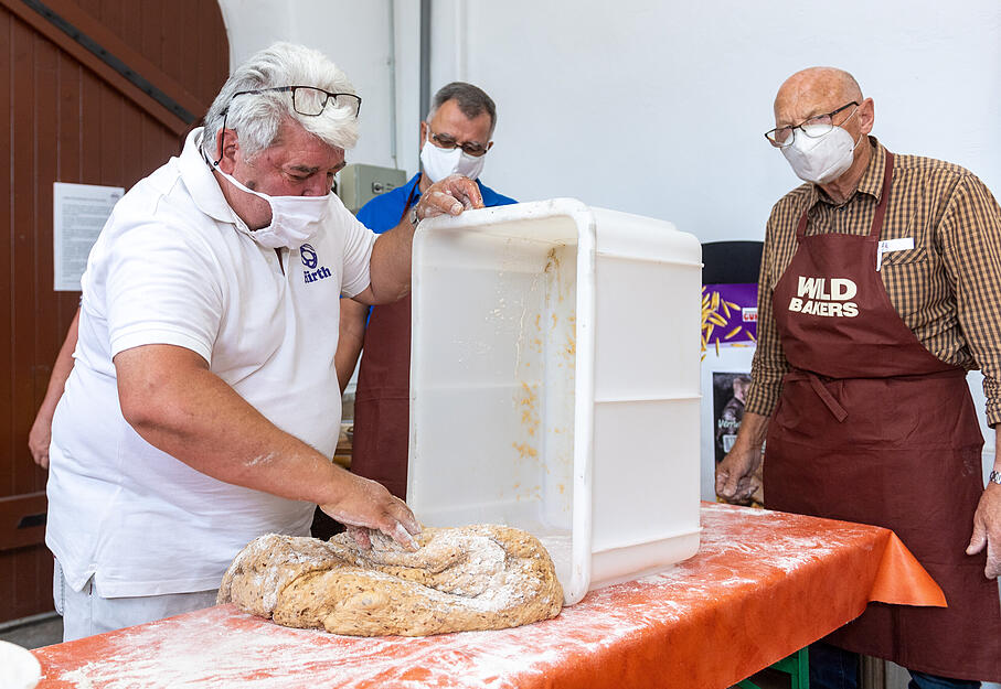 Lesersommer: Backen im Duttenberger Backhaus Lesersommer: Backen im Duttenberger Backhaus