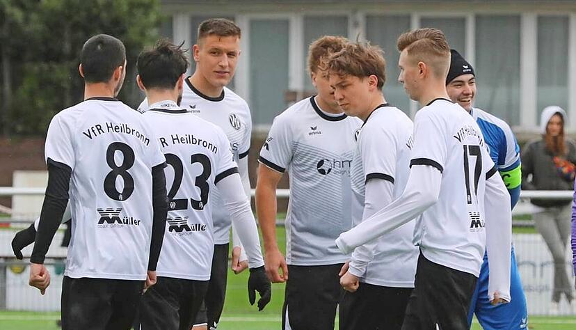 Der VfR Heilbronn II (links) wurde aus der Wertung genommen. Die Verantwortlichen von Türkspor Neckarsulm wollen das für ihre Zweite (rechts) verhindern.
Fotos: Bertok Der VfR Heilbronn II (links) wurde aus der Wertung genommen. Die Verantwortlichen von Türkspor Neckarsulm wollen das für ihre Zweite (rechts) verhindern.
Fotos: Bertok