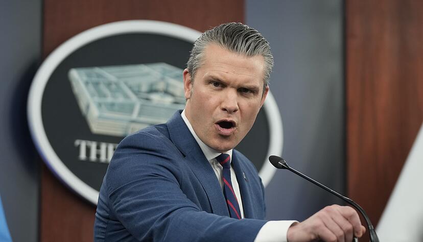 US-Verteidigungsminister Pete Hegseth äußert sich zum Krieg mit dem Iran. (Archivbild) US-Verteidigungsminister Pete Hegseth äußert sich zum Krieg mit dem Iran. (Archivbild)