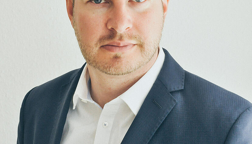 Dr. Rüdiger Maas ist Diplom-Psychologe und erforscht die jungen Generationen Z und Alpha. Gemeinsam mit seinem Bruder hat er das Institut für Generationenforschung in Augsburg gegründet, das sie gemeinsam leiten.