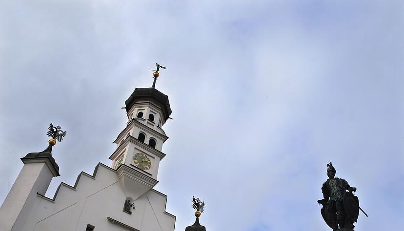Der Mitarbeiter der Stadt Kempten sitzt inzwischen in Untersuchungshaft. (Symbolbild) Der Mitarbeiter der Stadt Kempten sitzt inzwischen in Untersuchungshaft. (Symbolbild)