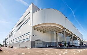 Der Rohbau der neuen Montagehalle A11 ist nach Angaben von Audi fertig. Zum Jahreswechsel soll der finale Innenausbau der Produktionsanlagen und Fördertechnik erfolgen.