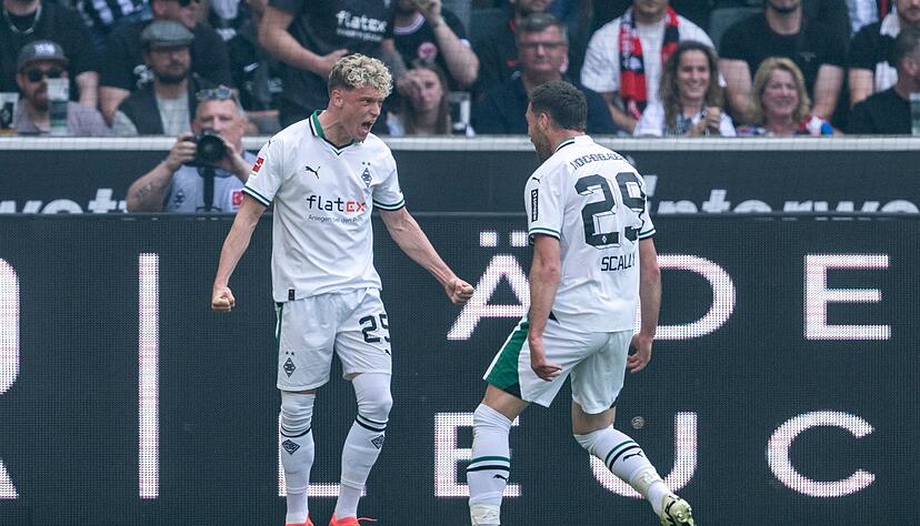 Gut in Form: Gladbachs Robin Hack (l) traf beim 1:1 gegen Frankfurt erneut.
