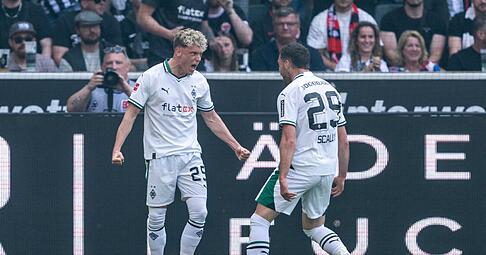 Gut in Form: Gladbachs Robin Hack (l) traf beim 1:1 gegen Frankfurt erneut.