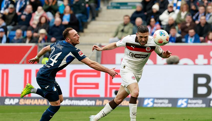 Mathias Pereira Lage k&ouml;pft zum 1:0 f&uuml;r St. Pauli ein.