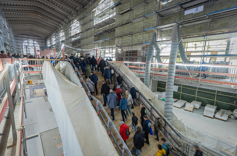 Zehntausende Menschen haben an den Tagen der offenen Baustelle die Gelegenheit genutzt und den Tiefbahnhof von Stuttgart 21 besichtigt.