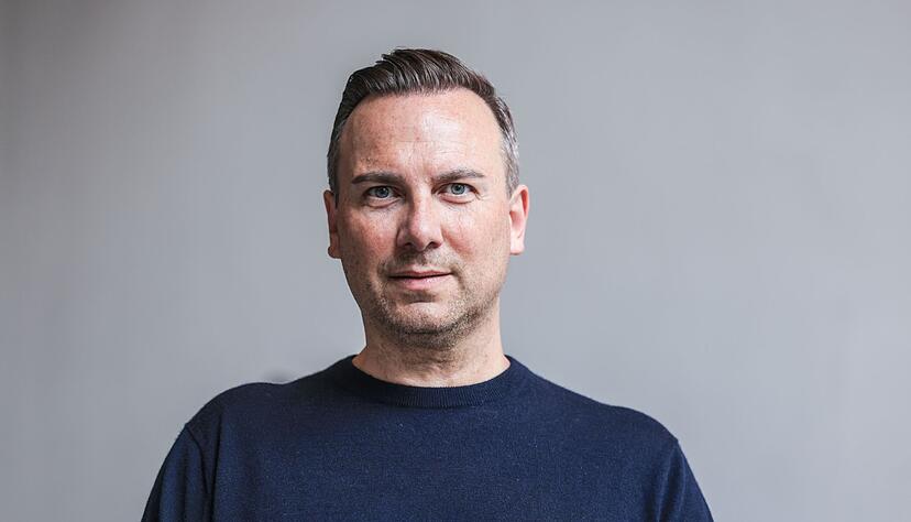 Starkoch Tim Raue (51) hat das Restaurant hoch oben im Berliner Fernsehturm übernommen. Starkoch Tim Raue (51) hat das Restaurant hoch oben im Berliner Fernsehturm übernommen.