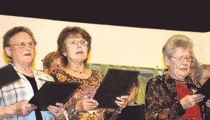 Der Frauenchor des Liederkranz gefiel dem Publikum ganz besonders mit dem italienischen &bdquo;Tiritomba&ldquo;. Foto: Uwe Mundt