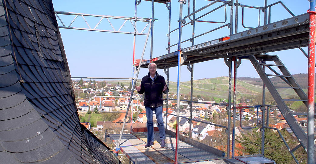 Stimme-Chefredakteur Uwe Ralf Heer hat sich die Sanierungsarbeiten am Fleiner Kirchturm umgesehen. Stimme-Chefredakteur Uwe Ralf Heer hat sich die Sanierungsarbeiten am Fleiner Kirchturm umgesehen.