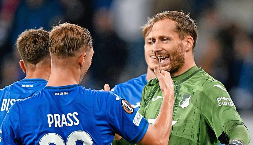 So sieht Erleichterung aus: Hoffenheims Torwart Oliver Baumann (rechts) freut sich nach dem 2:0 gegen Dynamo Kiew. Die Kapitän der TSG sagt mit Blick auf die nächste Partie am Sonntagabend: „Das wird ein schwieriges Spiel in Stuttgart.“ So sieht Erleichterung aus: Hoffenheims Torwart Oliver Baumann (rechts) freut sich nach dem 2:0 gegen Dynamo Kiew. Die Kapitän der TSG sagt mit Blick auf die nächste Partie am Sonntagabend: „Das wird ein schwieriges Spiel in Stuttgart.“