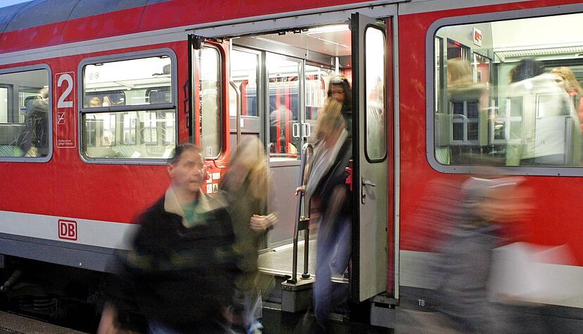 Ein engerer Takt auf der Frankenbahn wird nicht reichen, um die Fahrgastzahlen im ÖPNV bis 2030 zu verdoppeln.
Foto: Archiv/Seidel Ein engerer Takt auf der Frankenbahn wird nicht reichen, um die Fahrgastzahlen im ÖPNV bis 2030 zu verdoppeln.
Foto: Archiv/Seidel