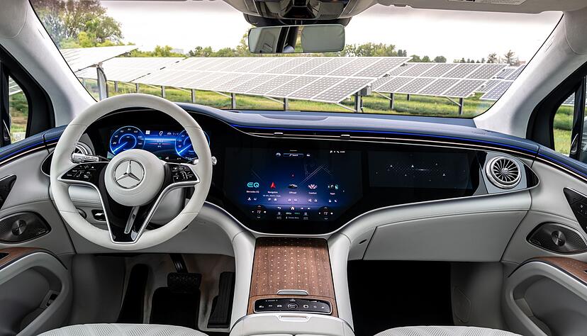 Den Hyperscreen im EQS SUV gibt es nur für 8558 Euro Aufpreis. Den Hyperscreen im EQS SUV gibt es nur für 8558 Euro Aufpreis.