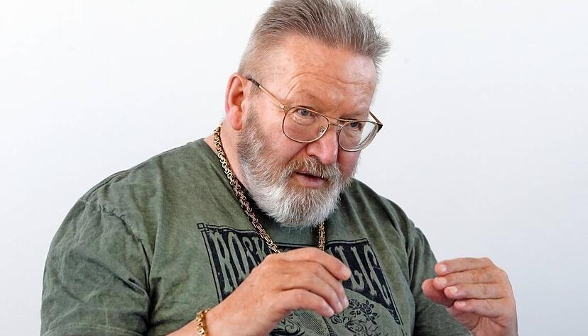 Matthias Holtmann beim „Stimme“-Redaktionsgespräch im Mai 2017: Musik und die Liebe zu schnellen Autos. Matthias Holtmann beim „Stimme“-Redaktionsgespräch im Mai 2017: Musik und die Liebe zu schnellen Autos.