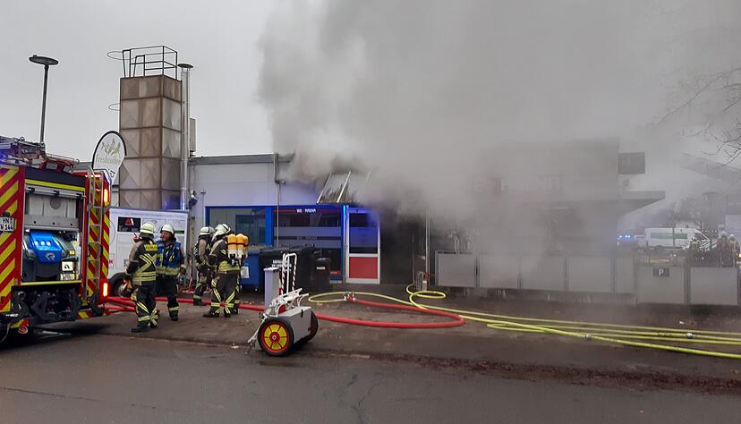 In einem Gebäudekomplex in Bad Friedrichshall-Hagenbach ist am Mittwochmorgen ein Brand ausgebrochen.