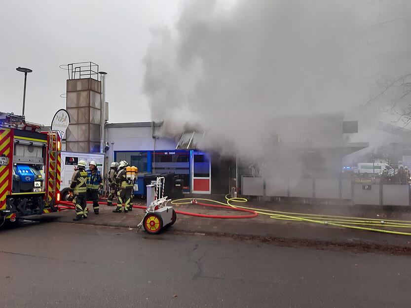 In einem Gebäudekomplex in Bad Friedrichshall-Hagenbach ist am Mittwochmorgen ein Brand ausgebrochen. In einem Gebäudekomplex in Bad Friedrichshall-Hagenbach ist am Mittwochmorgen ein Brand ausgebrochen.