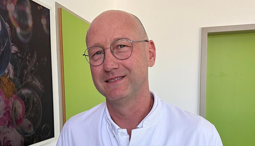 Dr. Ulf Bertram ist Chefarzt Fuß- und Sprunggelenkchirurgie an der Bad Rappenauer Vulpius-Klinik und selbst Läufer. Dr. Ulf Bertram ist Chefarzt Fuß- und Sprunggelenkchirurgie an der Bad Rappenauer Vulpius-Klinik und selbst Läufer.