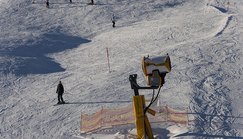 Schneekanonen werden f&uuml;r die Pistenbetreiber immer wichtiger.