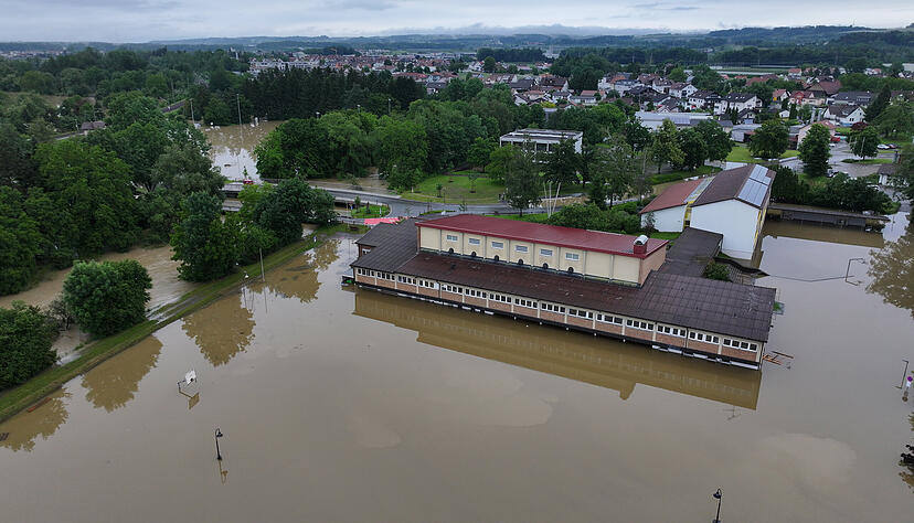 Das Hochwasser des Flusses Schussen überschwemmt Teile von Meckenbeuren. Das Hochwasser des Flusses Schussen überschwemmt Teile von Meckenbeuren.