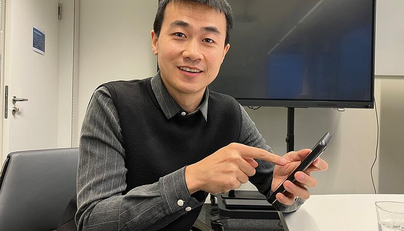 Chunyang Chen vom Campus Heilbronn der Technischen Universit&auml;t M&uuml;nchen hat eine KI-gest&uuml;tzte Software Hint Droid mitentwickelt. Er schaut, wie gut Assistenztexte f&uuml;r sehbehinderte Menschen sind.