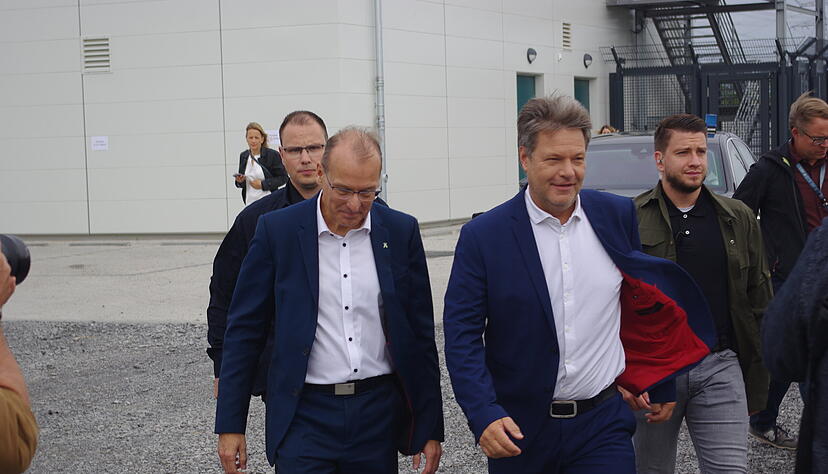 Robert Habeck nimmt an einer Auftaktveranstaltung für die Suedlink-Stromtrasse teil. Robert Habeck nimmt an einer Auftaktveranstaltung für die Suedlink-Stromtrasse teil.