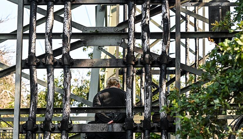 Die Polizei ermittelt zu einem Brandanschlag auf Strommasten in Berlin. Die Polizei ermittelt zu einem Brandanschlag auf Strommasten in Berlin.