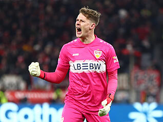 Alexander N&uuml;bel: Lange nichts zu tun, dann der Mega-Reflex nach rund einer halben Stunde. Beim Elfmeter-Gegentor ohne Chance. Note: 2