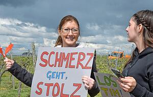 Halbmarathoniken auf dem Weg von Flein nach Talheim: Noch ist die Strecke nicht geschafft.
Foto: Ekkehart Nupnau