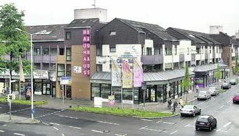 Der Teilabriss steht fest: Die Geb&auml;ude des City-Centers-S&uuml;d entlang der Urban- und Werderstra&szlig;e weichen, an der S&uuml;d- und Wilhelmstra&szlig;e soll die Bebauung bestehen bleiben. Das Bauhaus schlie&szlig;t - sucht aber einen neuen Standort in Heilbronn. (Foto: Archiv)