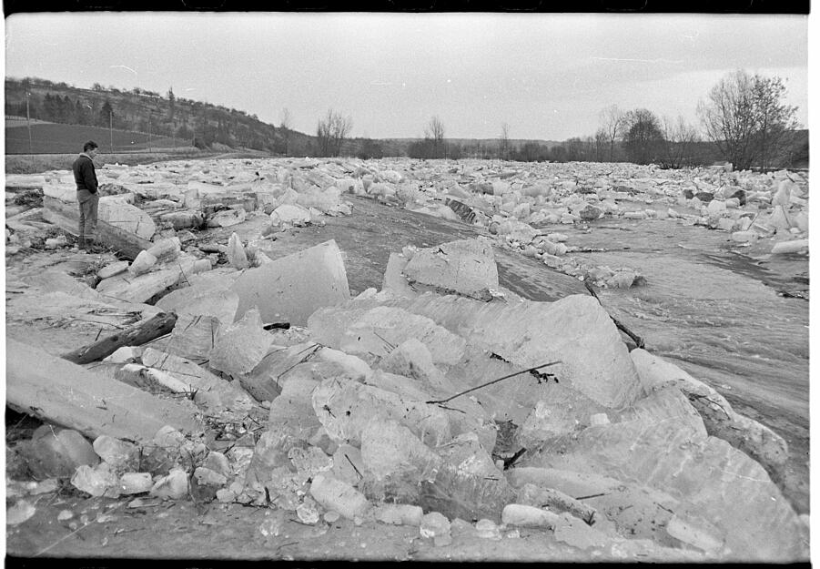 1963: Das Foto zeigt die Kochertalaue zwischen Kochersteinsfeld und Gochsen.