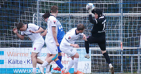 Torhüter Nico Purtscher hat beim FSV Hollenbach um weitere zwei Jahre verlängert. Torhüter Nico Purtscher hat beim FSV Hollenbach um weitere zwei Jahre verlängert.