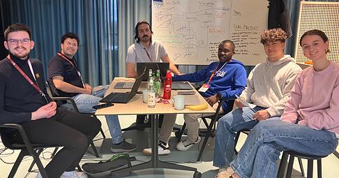 Programmieren für den Unterricht: Teilnehmer am Hackathon mit dem Schwerpunkt Bildung. Programmieren für den Unterricht: Teilnehmer am Hackathon mit dem Schwerpunkt Bildung.