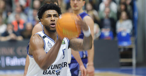 Anthony Gaines war der beste Punktesammler der Hakro Merlins Crailsheim beim knappen Sieg gegen die Artland Dragons. Anthony Gaines war der beste Punktesammler der Hakro Merlins Crailsheim beim knappen Sieg gegen die Artland Dragons.