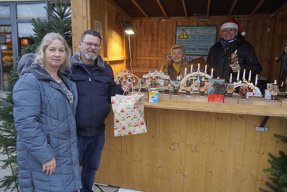 Handgefertigte Produkte und Geschenkideen laden zum Bummeln ein. Handgefertigte Produkte und Geschenkideen laden zum Bummeln ein.