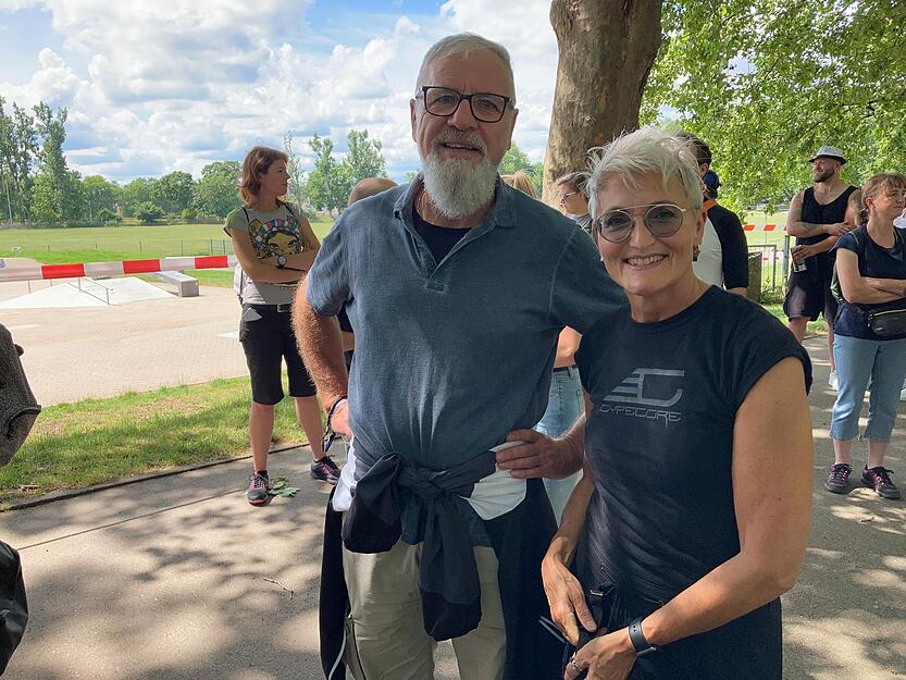 Stimmung bei Fans vor dem Ärzte-Konzert in Heilbronn Stimmung bei Fans vor dem Ärzte-Konzert in Heilbronn