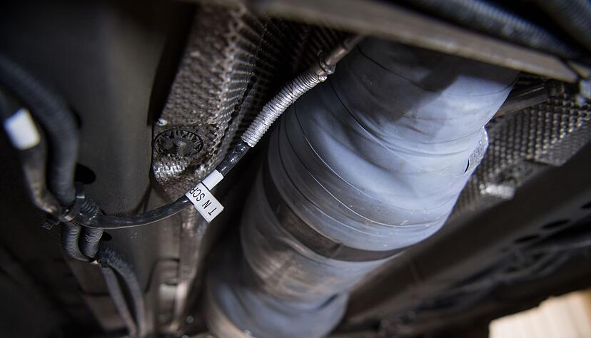 Autos mit Verbrennungsmotor geraten öfter ins Visier von Kriminellen. Grund ist der eingebaute Katalysator, der Platin, Palladium und Rhodium enthält. Autos mit Verbrennungsmotor geraten öfter ins Visier von Kriminellen. Grund ist der eingebaute Katalysator, der Platin, Palladium und Rhodium enthält.