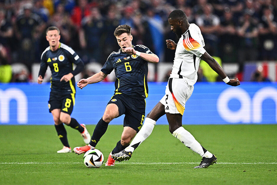 Antonio Rüdiger: Der Abwehrchef hat mit Real Madrid die Champions League gewonnen. Im Vergleich zu seinem Nebenmann Tah gab er auch offensive Impulse. Er schoss auch ein Tor. Blöd, es war ein fieses Eigentor, spät, zum 4:1.
Note: 2-3