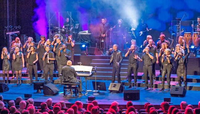 In &uuml;ber 30 Liedern in drei Stunden zeigten die Open Doors am Sonntagabend im Stadttheater, welche Vielseitigkeit auf hohem Niveau in dem Popchor steckt.
Foto: Mario Berger