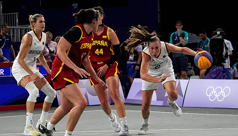 Die deutschen 3x3-Basketballerinnen gewinnen das Finale bei Olympia 2024 gegen Spanien knapp und gewinnen Gold.