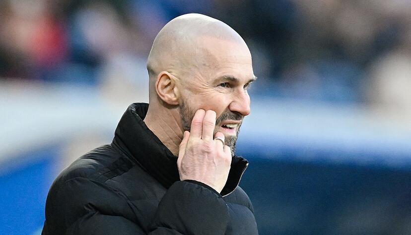 Hoffenheims Trainer Christian Ilzer steckt mit der TSG Hoffenheim tief im Abstiegskampf der Fußball-Bundesliga. Hoffenheims Trainer Christian Ilzer steckt mit der TSG Hoffenheim tief im Abstiegskampf der Fußball-Bundesliga.