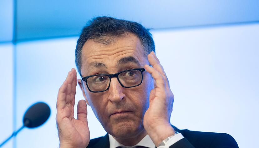 Cem &Ouml;zdemir z&ouml;gert noch.