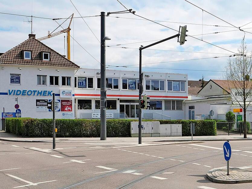 Die Heilbronner Videothek in der Weinsberger Stra&szlig;e Ecke Allee ist geschlossen. Das Haus steht vor dem Abriss. Aufnahme aus dem Jahr 2019.