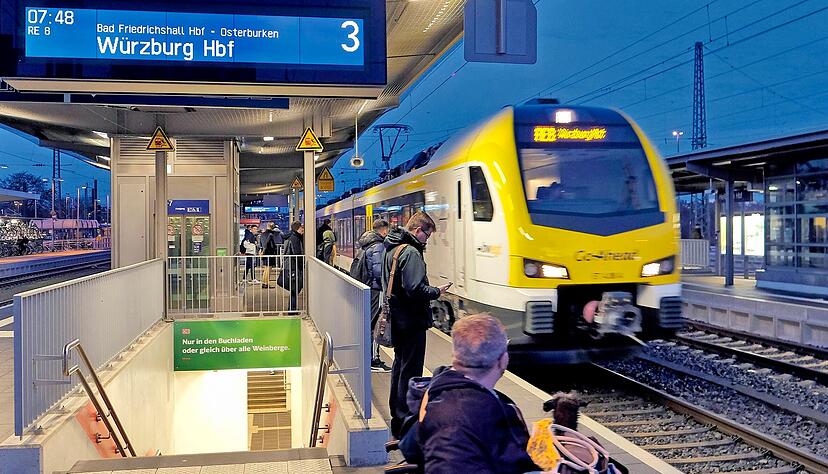 Regionalbahn am Heilbronner Hauptbahnhof: Mit dem neuen Fahrplan gibt es abends und am Wochenende mehr Verbindungen auf der Frankenbahn. Foto: Archiv Regionalbahn am Heilbronner Hauptbahnhof: Mit dem neuen Fahrplan gibt es abends und am Wochenende mehr Verbindungen auf der Frankenbahn. Foto: Archiv